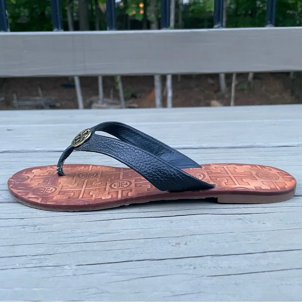 Tory Burch Thora black leather flip flop sandals size 7 M